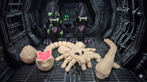 Full overview of the Xenomorph hive set including eggs, Facehugger, Chestburster, and two full-grown Xenomorph warriors