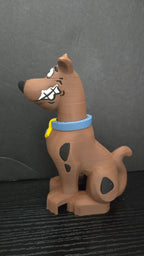 Right side profile view of the Scooby-Doo megafig highlighting the body spots and sitting posture
